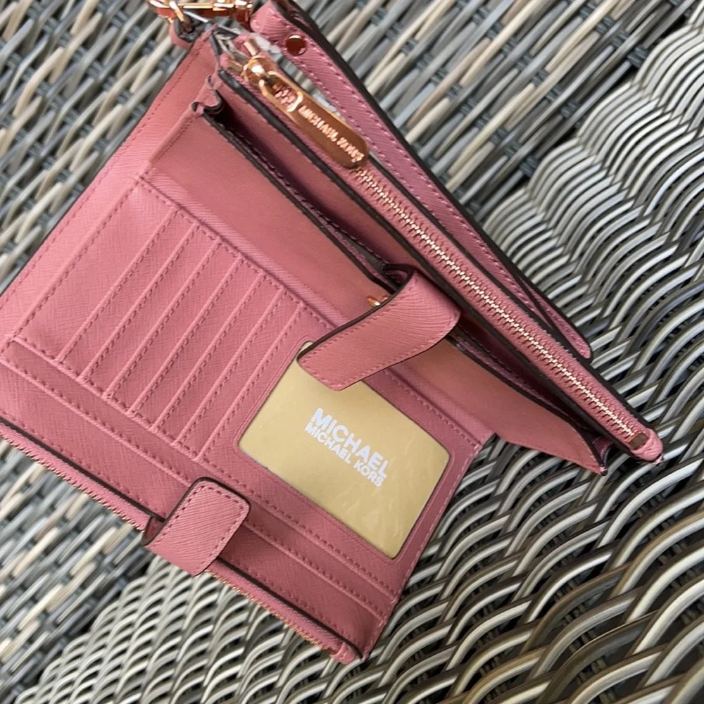 MICHAEL KORS LG DOUBLE ZIP WRISTLET RACING GREEN